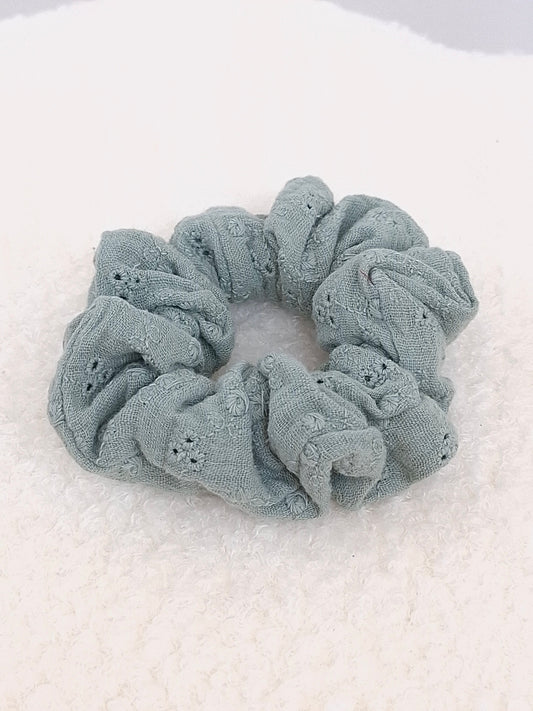 Chouchou double gaze de coton broderie anglaise